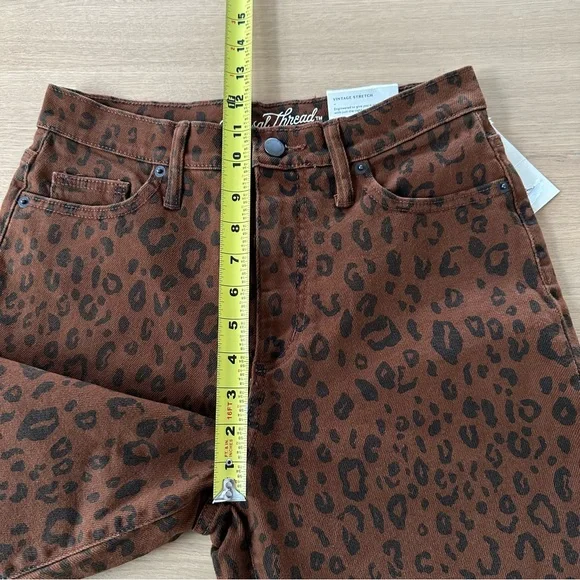 NWT Universal Thread Vintage Straight Jeans Brown Leopard Size 2 Short 28" Waist - Picture 12 of 13